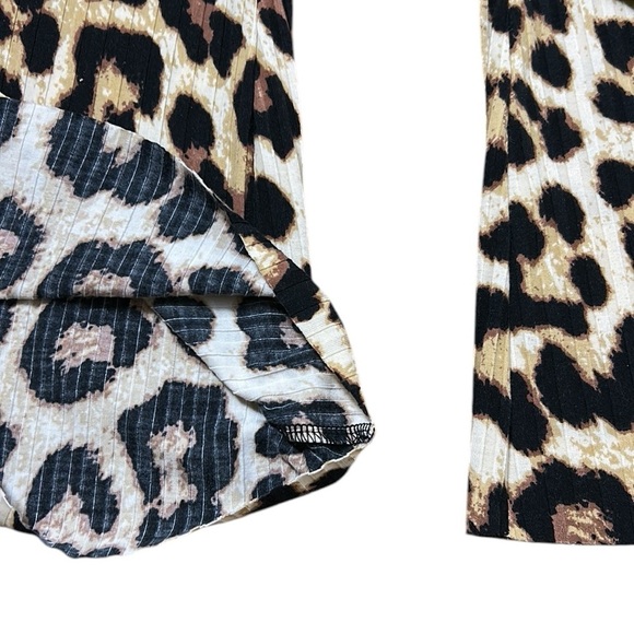Bell bottom tiger print stretchy pull on pants,,flare legs,70’s,like new! - Picture 7 of 10
